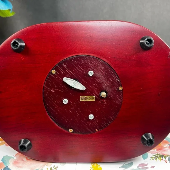 ๐SOLD๐ Vintage Fluttering HUMMINGBIRDS Ceramic Music Box Plays "Close to you" - Picture 17 of 17